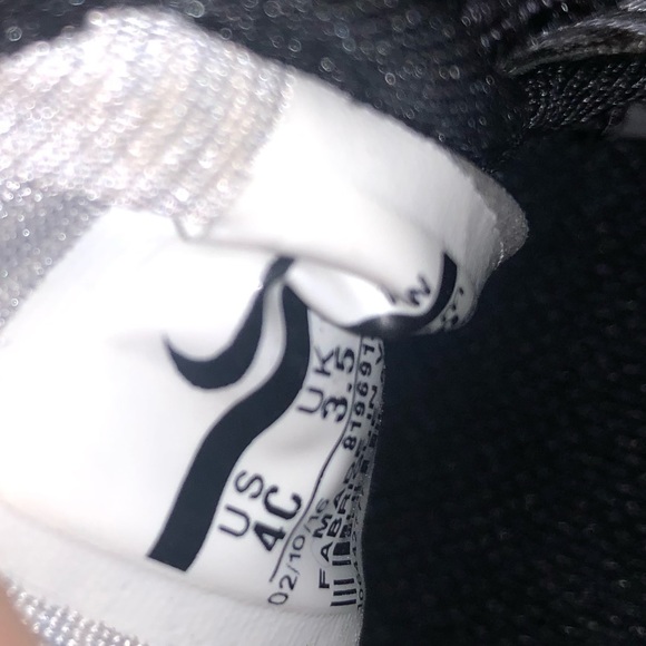 Baby Nike Athletic Shoes Black and Silver Size 4 - Picture 5 of 5